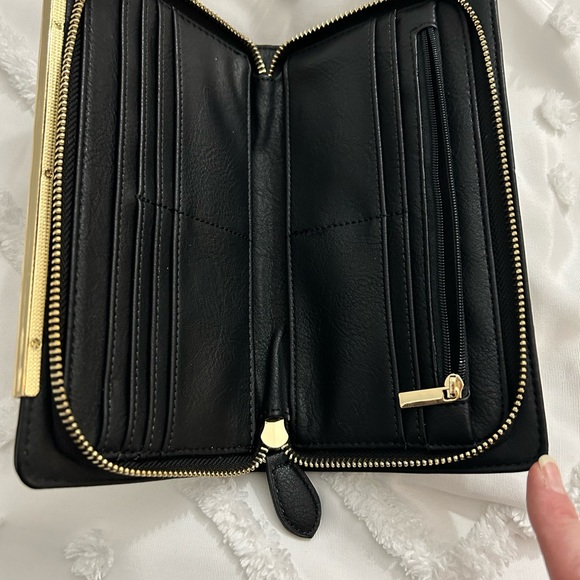 NWOT Aldo Black/White Striped Wallet - Picture 3 of 3